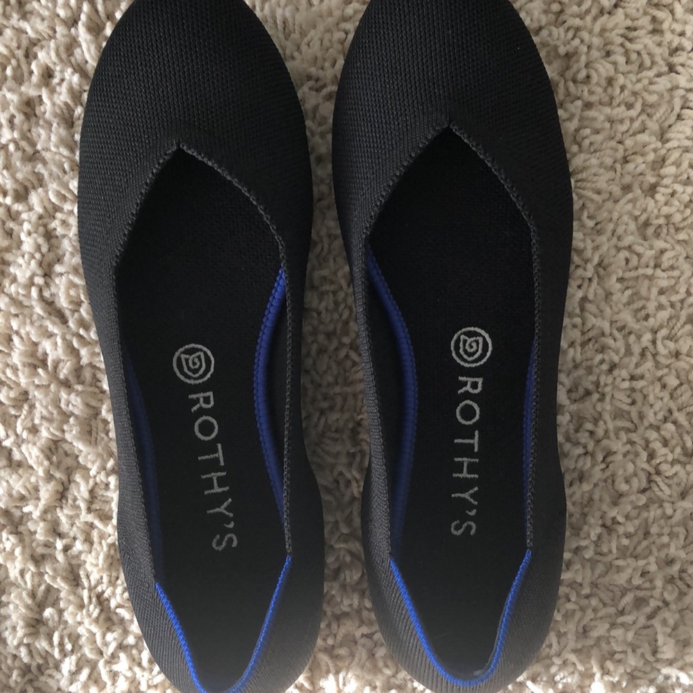Rothy’s “The Flat” loafer in black , size 9